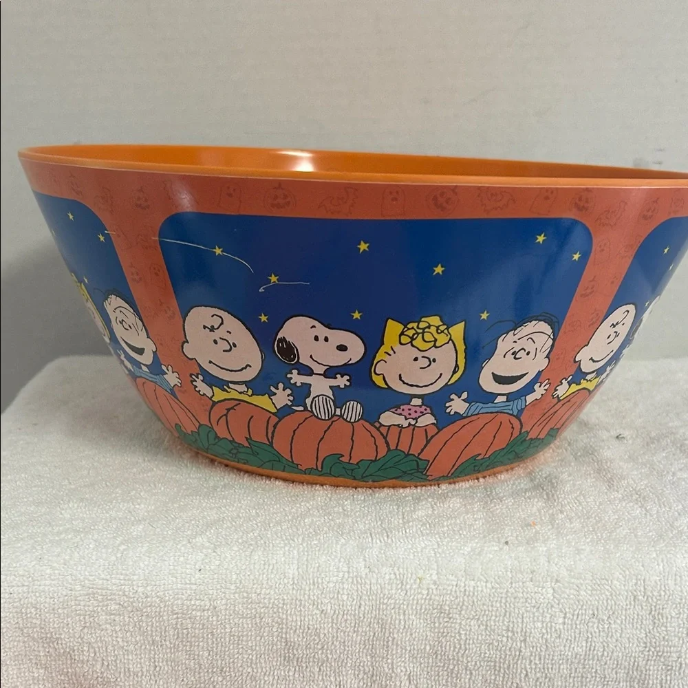 Peanuts Halloween Themed Bowl Candy Nowl Hard Plastic 11 3/4 Wide - Picture 3 of 3